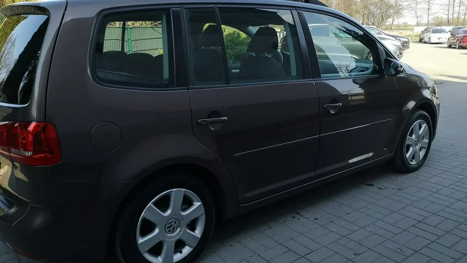 VOLKSWAGEN Touran -