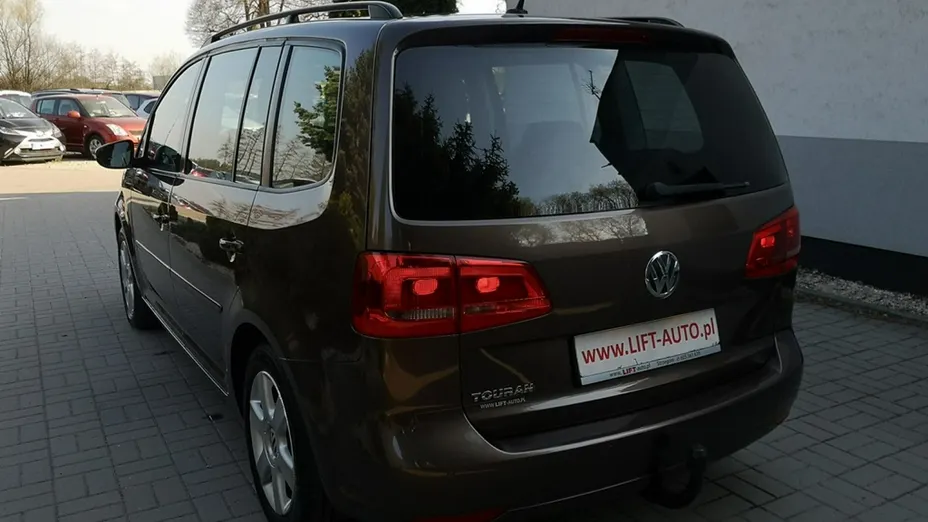 VOLKSWAGEN Touran -