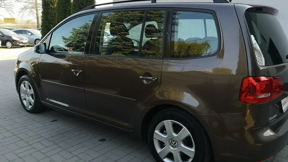 VOLKSWAGEN Touran -