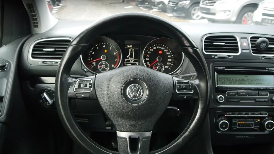 VOLKSWAGEN Golf -