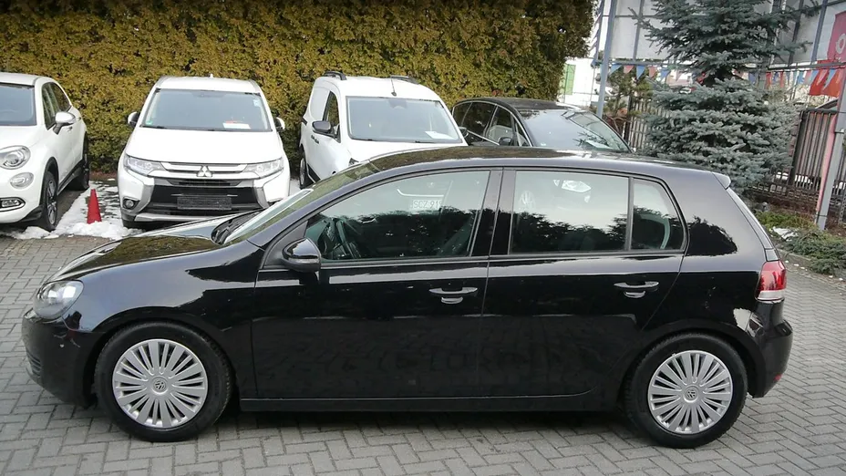 VOLKSWAGEN Golf -