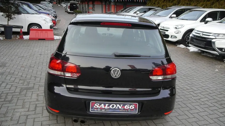 VOLKSWAGEN Golf -