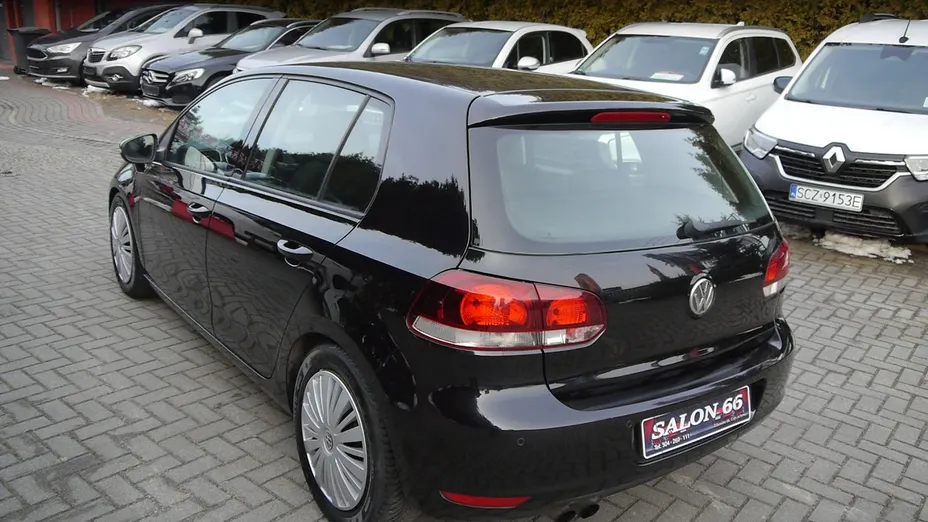 VOLKSWAGEN Golf -