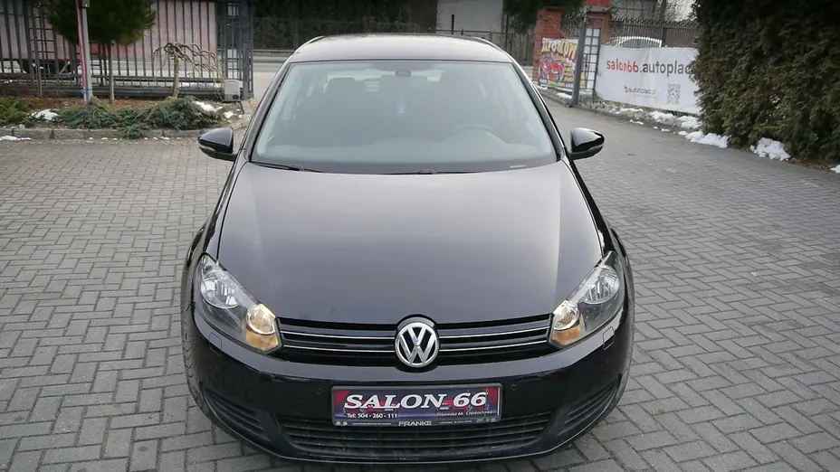 VOLKSWAGEN Golf -