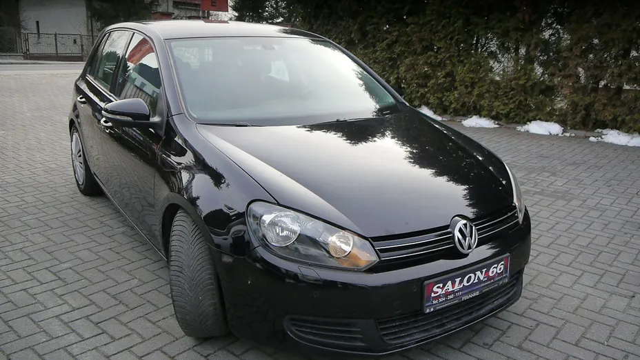 VOLKSWAGEN Golf -