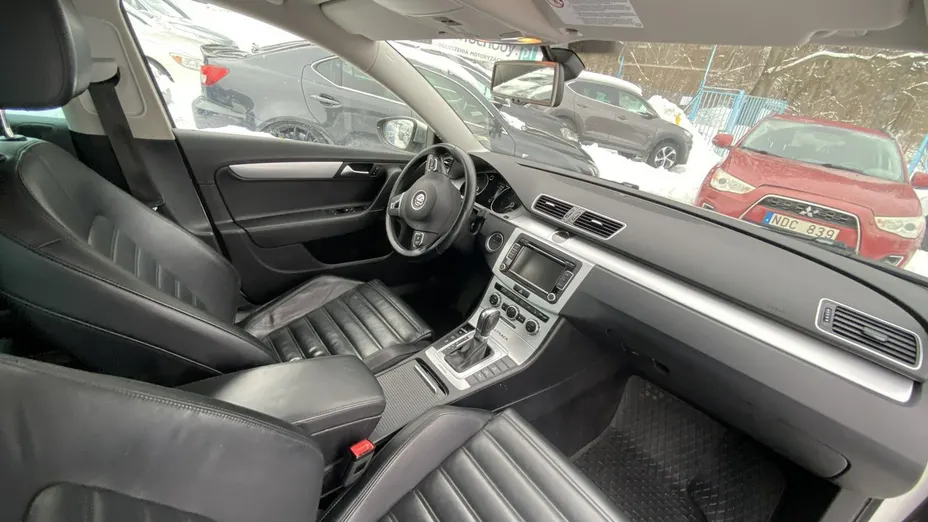 VOLKSWAGEN Passat -
