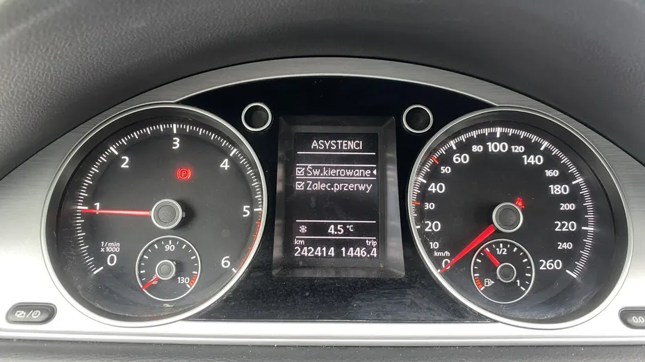 VOLKSWAGEN Passat -