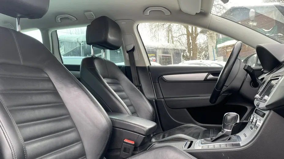 VOLKSWAGEN Passat -