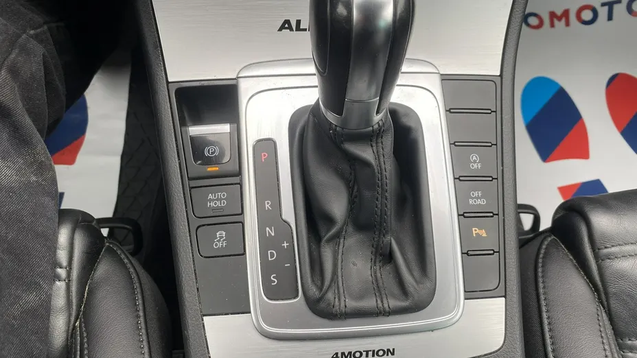 VOLKSWAGEN Passat -