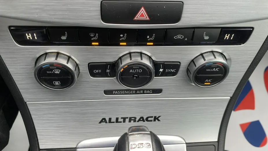 VOLKSWAGEN Passat -