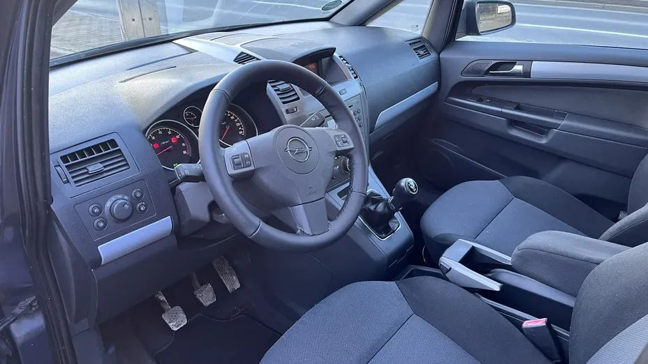 OPEL Zafira -