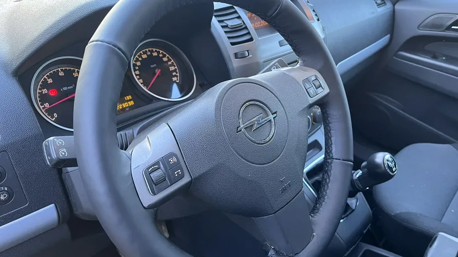 OPEL Zafira -