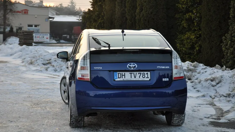 TOYOTA Prius -