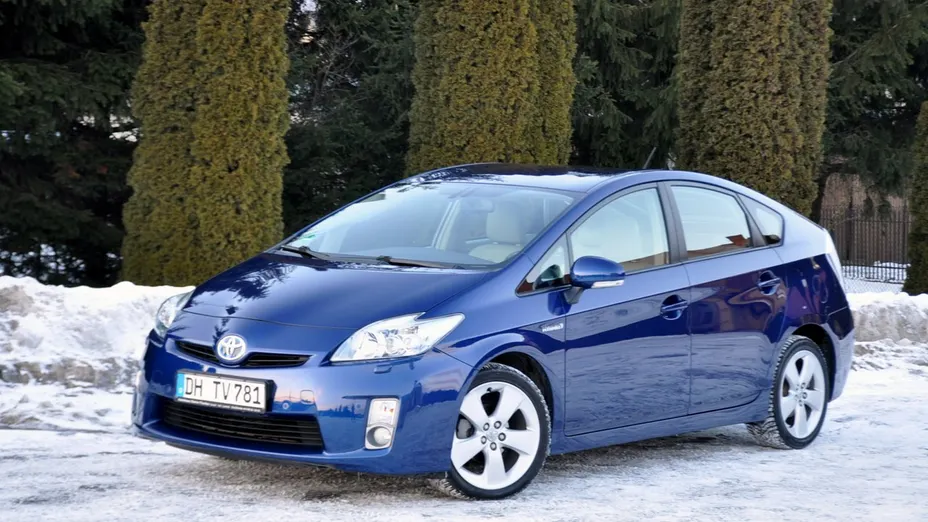 TOYOTA Prius -