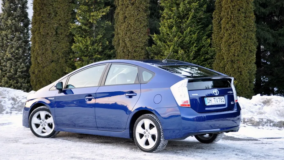TOYOTA Prius -