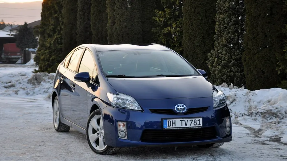TOYOTA Prius -