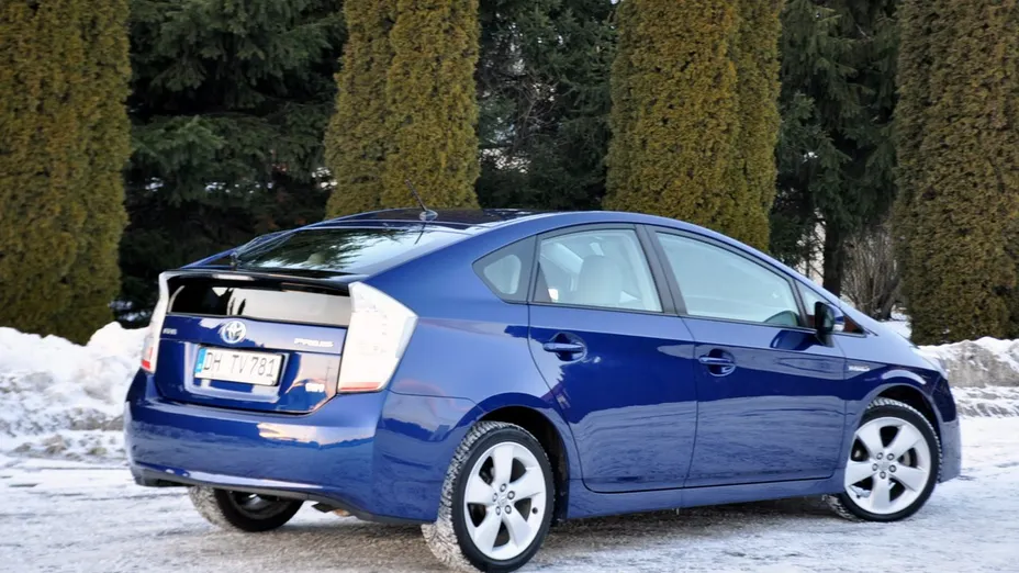 TOYOTA Prius -