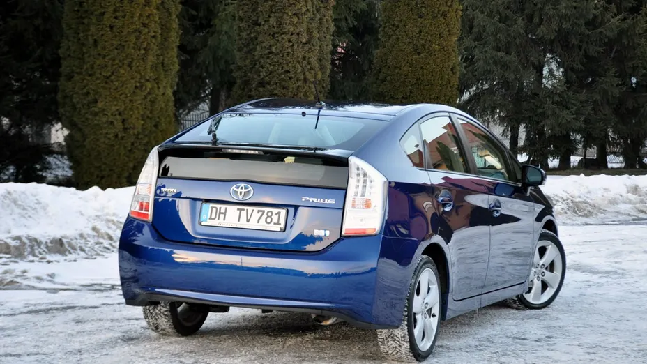 TOYOTA Prius -