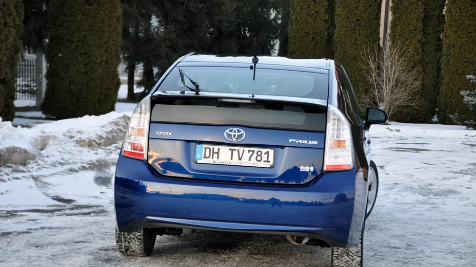 TOYOTA Prius -