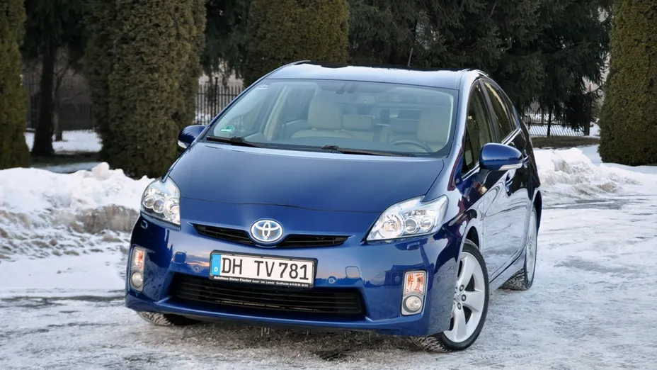 TOYOTA Prius -