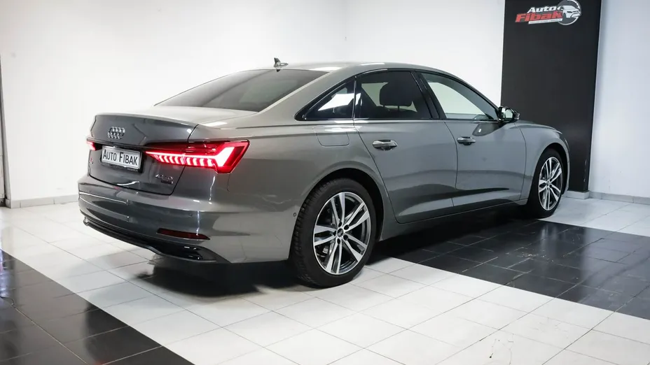 AUDI A6 -