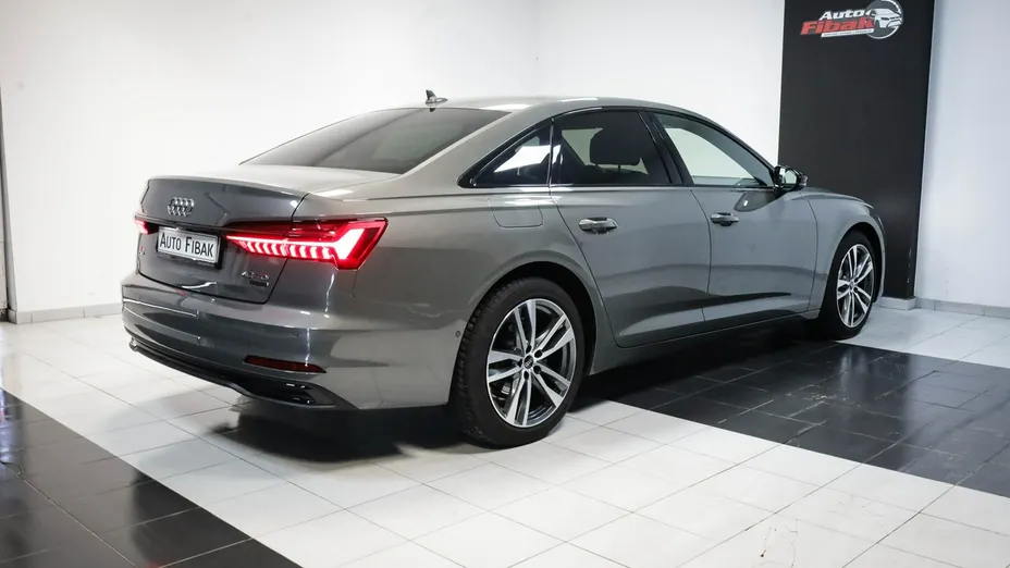 AUDI A6 -