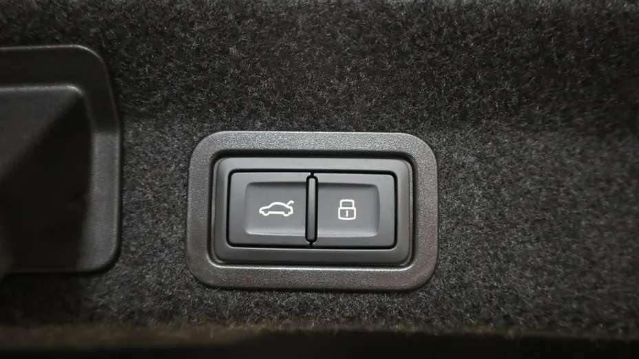 AUDI A6 -