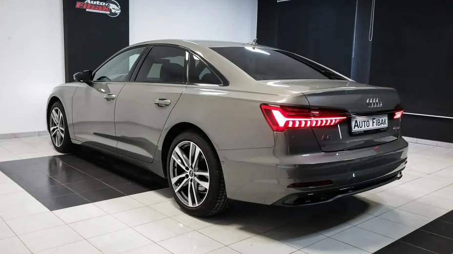 AUDI A6 -