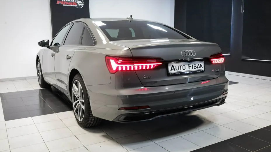 AUDI A6 -