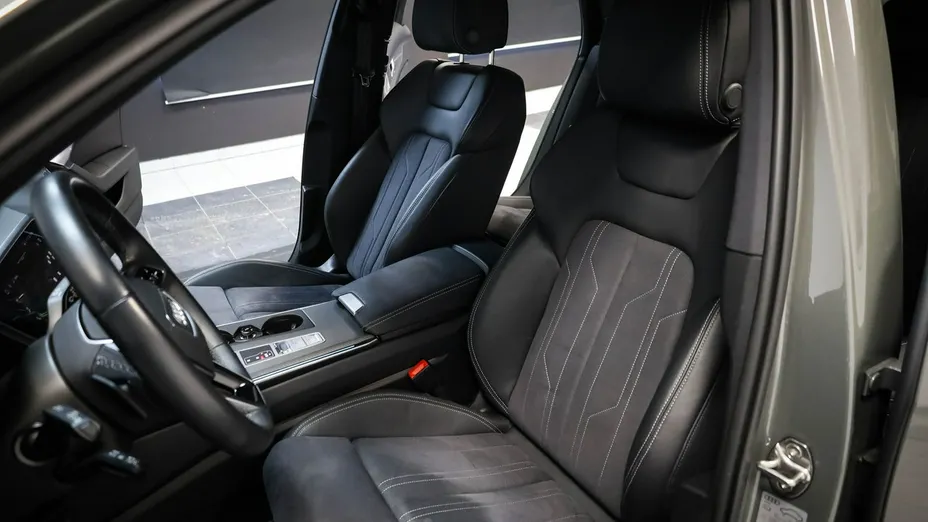 AUDI A6 -