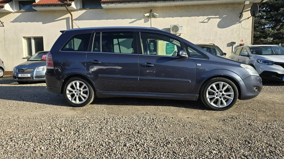 OPEL Zafira -