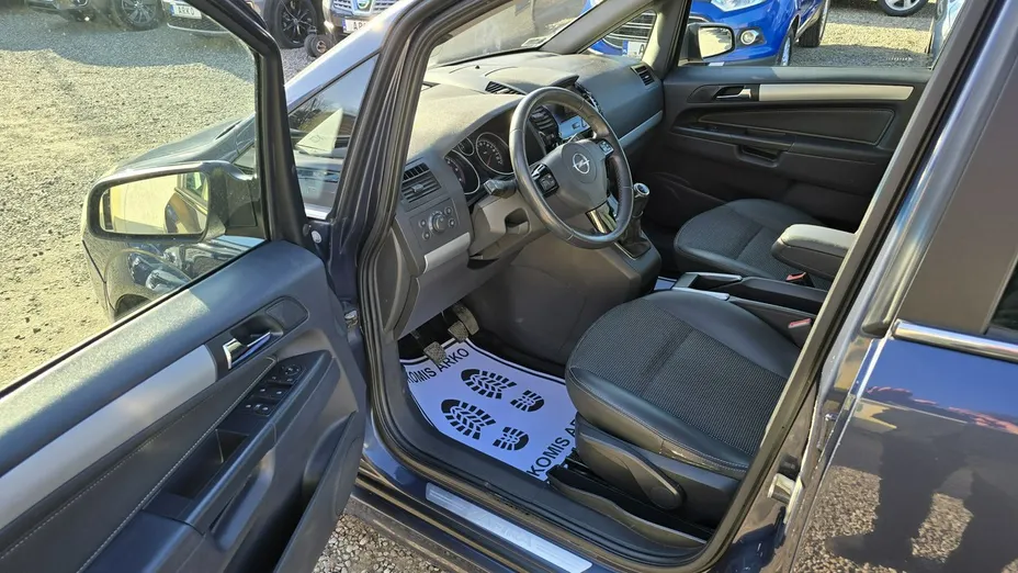 OPEL Zafira -