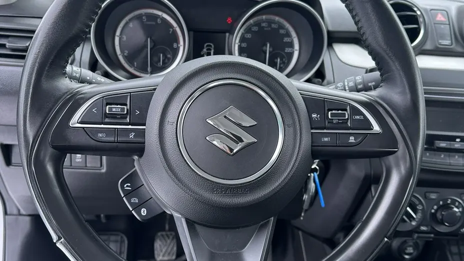 SUZUKI Swift -