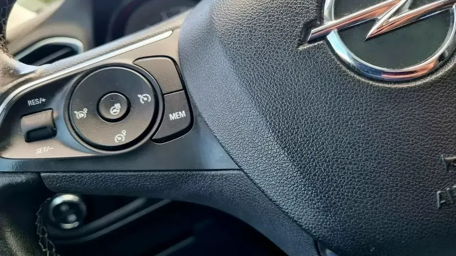 OPEL Grandland X -