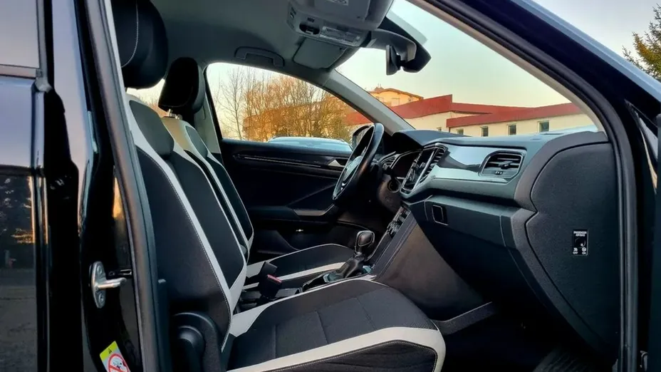 VOLKSWAGEN T-ROC -