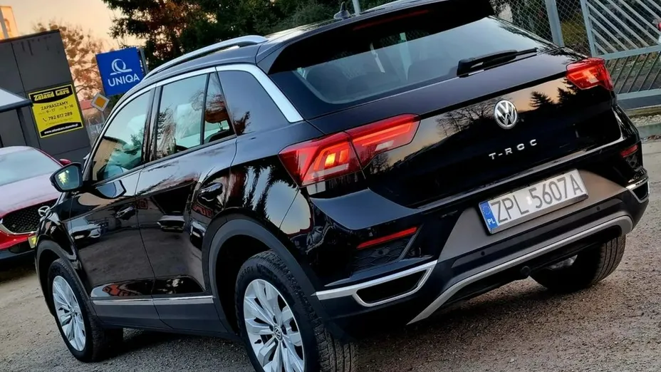 VOLKSWAGEN T-ROC -