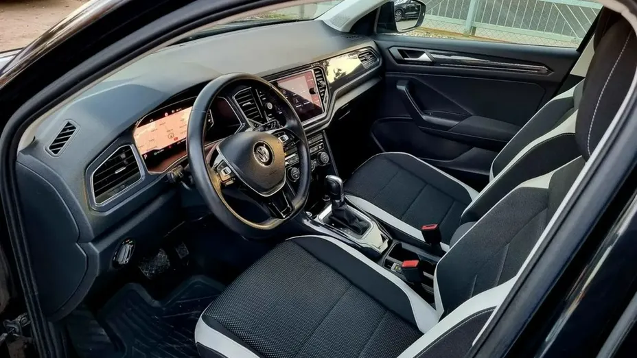 VOLKSWAGEN T-ROC -
