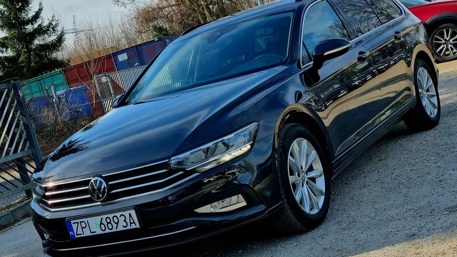 VOLKSWAGEN Passat -