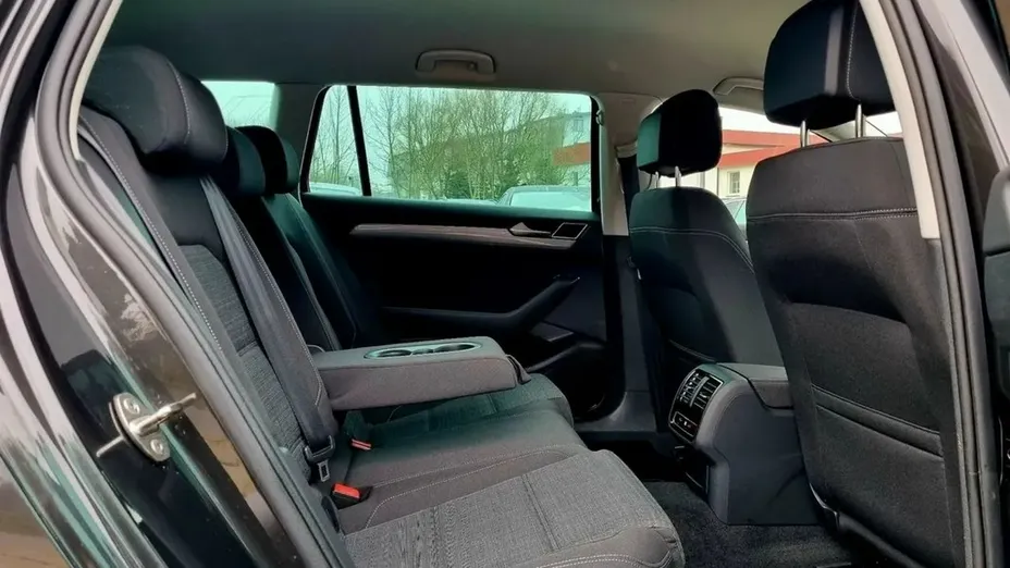 VOLKSWAGEN Passat -