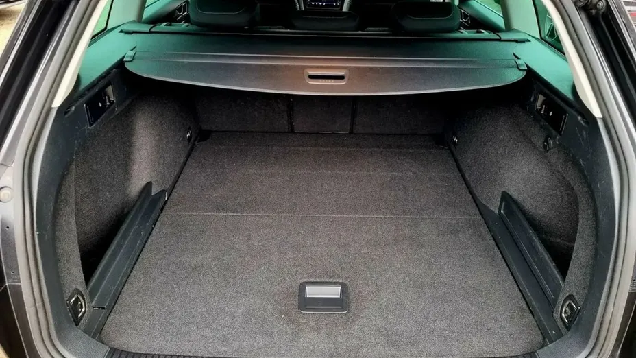 VOLKSWAGEN Passat -