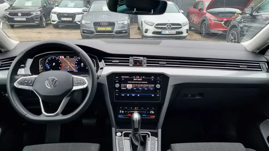 VOLKSWAGEN Passat -
