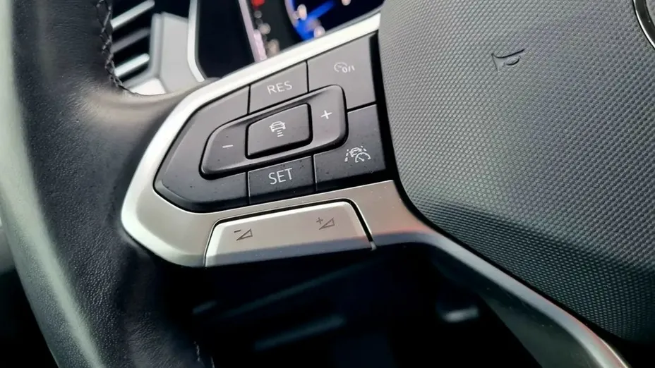 VOLKSWAGEN Passat -