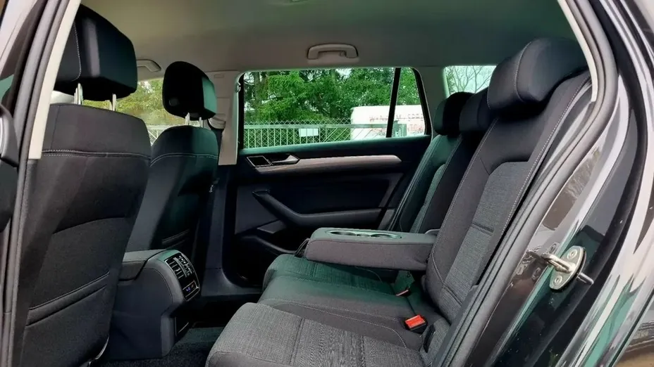 VOLKSWAGEN Passat -