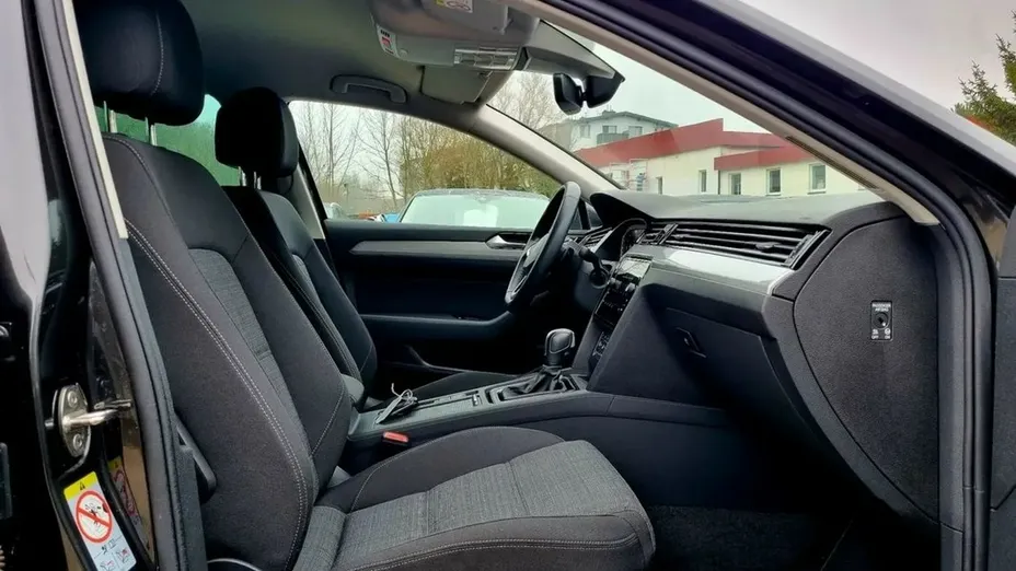 VOLKSWAGEN Passat -
