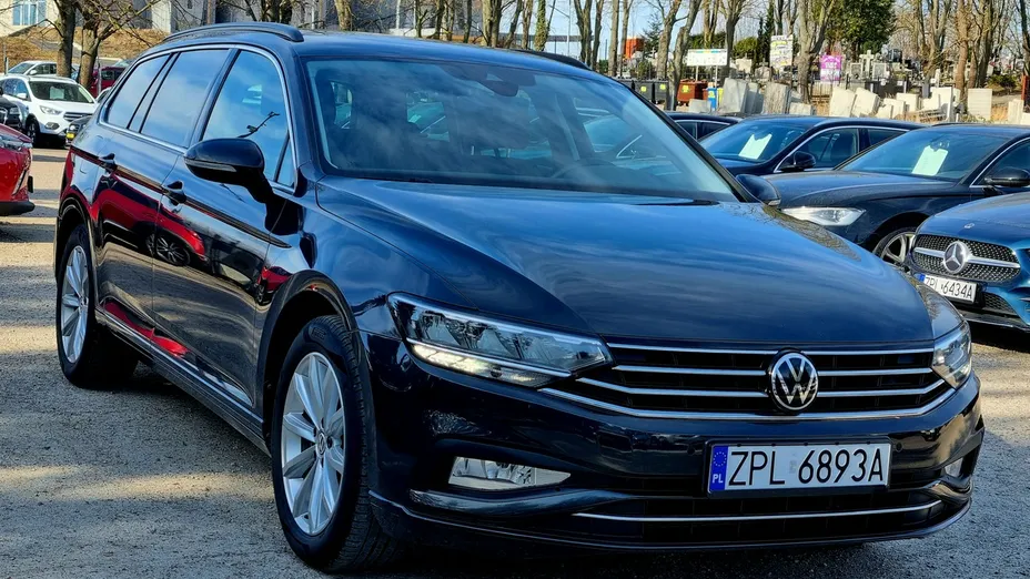 VOLKSWAGEN Passat -