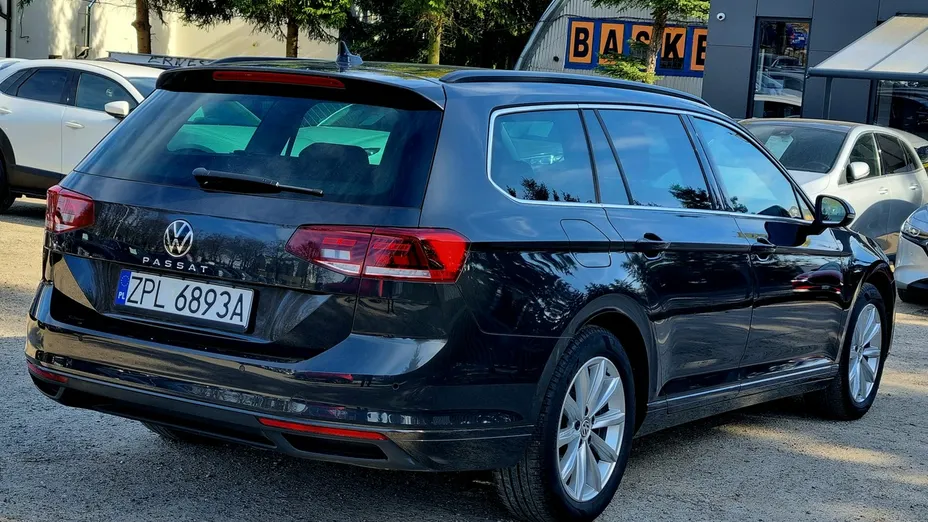 VOLKSWAGEN Passat -