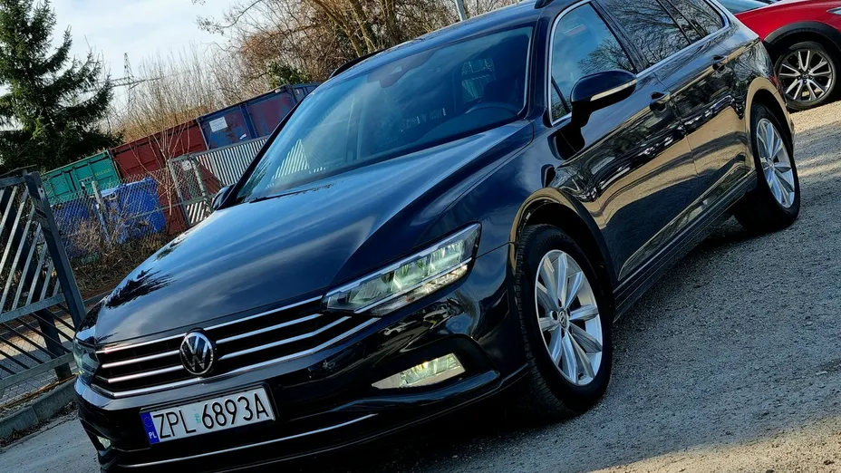 VOLKSWAGEN Passat -
