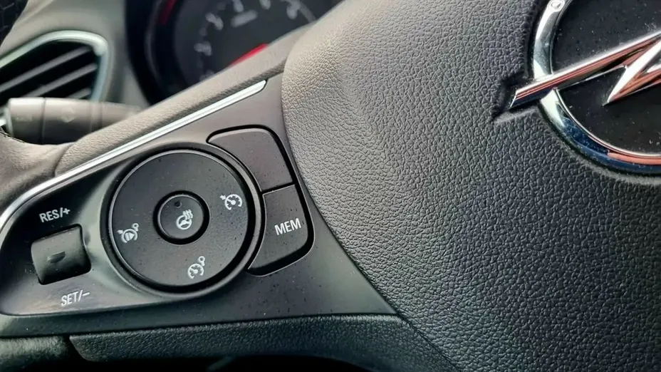 OPEL Grandland X -