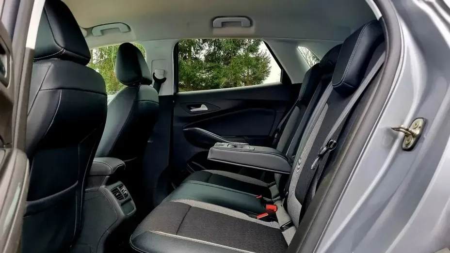OPEL Grandland X -