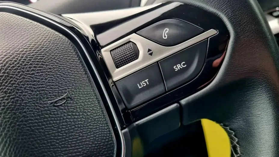 PEUGEOT 3008 -